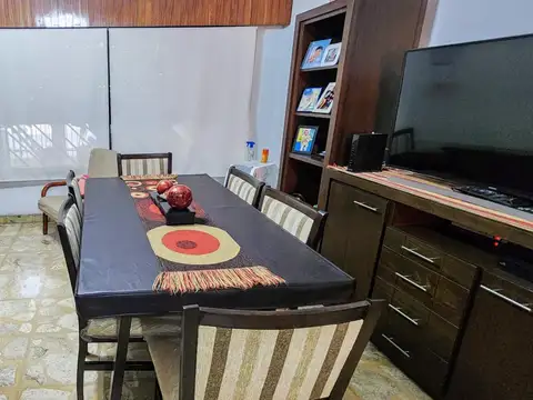 DUPLEX DE 4 AMBIENTES  CON PATIO PARRILLA, GARAJE 2 AUTOS