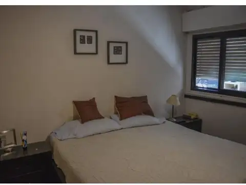 CASA  CUATRO  DORMITORIOS CON COCHERA - EXCELENTE CALIDAD CONSTRUCTIVA