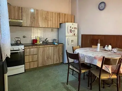 VENTA CASA 3 AMBIENTES CON PARQUE - APTO CREDITO -
