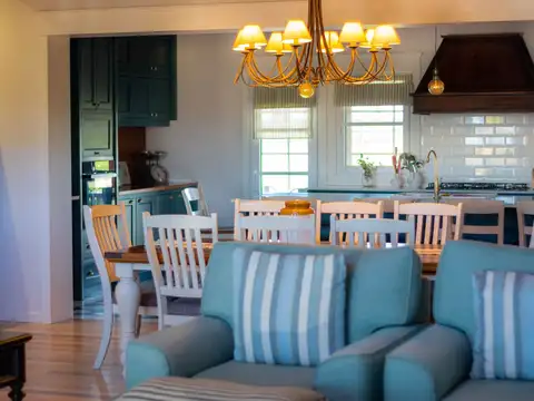 Casa 4 ambientes con 4 baños