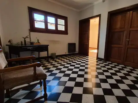 ALQUILER OFICINA/CONSULTORIO PJE MOLLINEDO 400