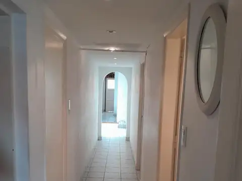 PROPIEDAD EN BLOCK CASA 3 AMBIENTES MÁS DOS DEPARTAMENTOS