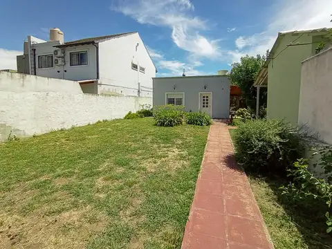 Casa en Alquiler con 2 cocheras