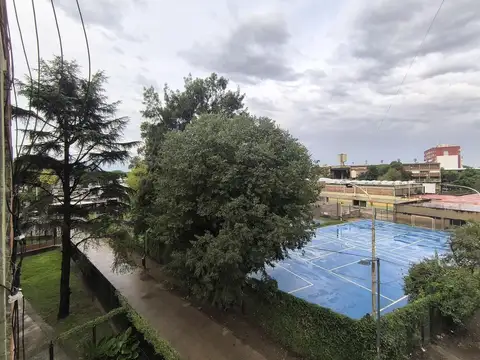 Venta Departamento 4 ambientes doble balcón y cochera en Parque Chacabuco - Permuta