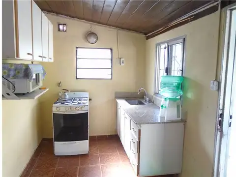 Casa 3 ambientes con 1 baño