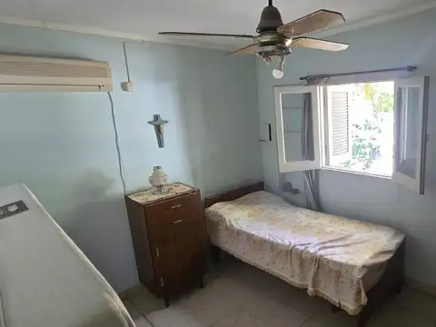 AVELLANEDA, SE VENDE CASA CON PILETA