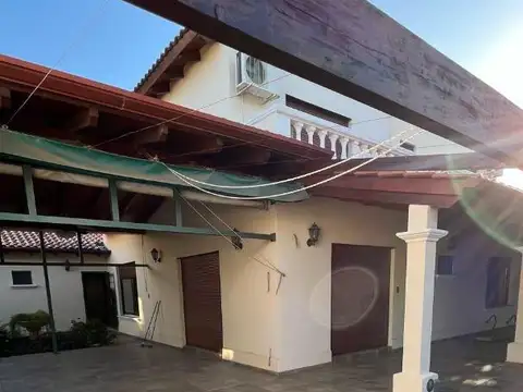 Casa en Venta con 5 cocheras