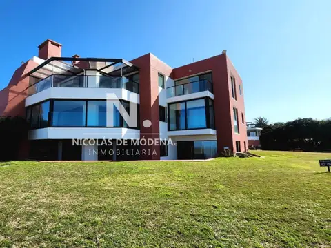 En venta apartamento de 3 dormitorios con parrillero y excelente vista en Manantiales