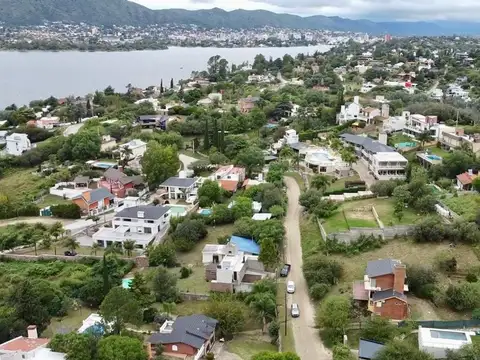 SE VENDE TERRENO EN VILLA DEL LAGO CARLOS PAZ