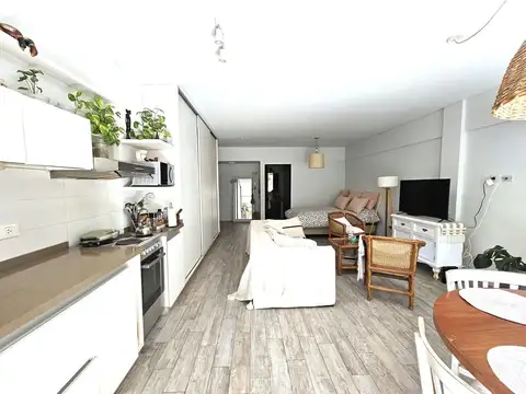 Venta 1 ambiente con balcón, sum, pileta, laundry