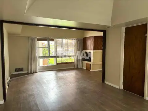Casa en Alquiler con 1 cochera