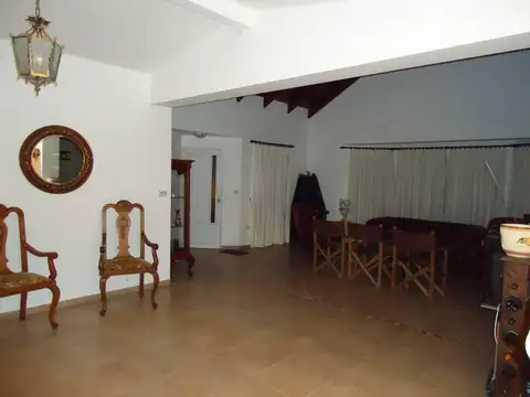 Excelente Chalet | 3 Dormitorios | Terreno de 1450 m² | Villa La Rivera