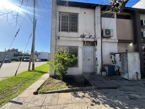VENTA PH 4 AMB C PATIO A REFACCIONAR HURLINGHAM