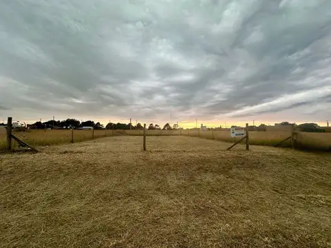 Lote en El Marquesado Cercado listo paraconstruir 