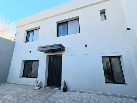 Casa 4 ambientes con 3 baños