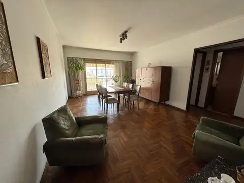 Perú 1200 , Piso 8