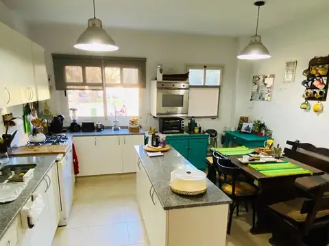 Casa 4 ambientes con 3 baños