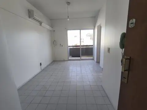 Departamento con excelente vista y balcón en alquiler