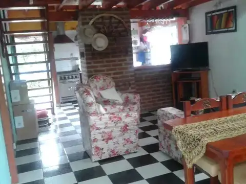 Casa 5 ambientes con 1 baño