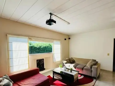 Casa en Venta con 2 cocheras