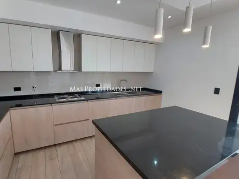 Casa 4 ambientes con 4 baños