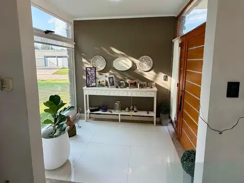 Casa en Venta en Brigadier López, USD 380.000