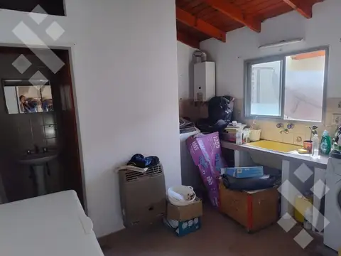 Casa 3 ambientes con 2 baños