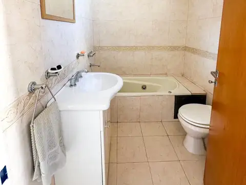 Casa 3 ambientes con 2 baños