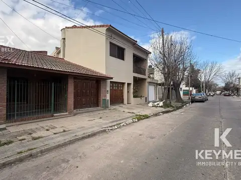Casa 7 ambientes con 2 baños