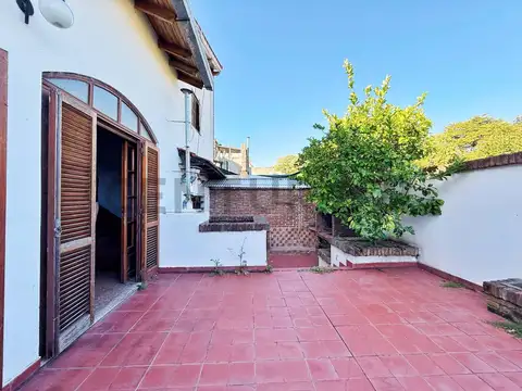 Casa de 3 dormitorios con patio, parrilla y cochera en VENTA