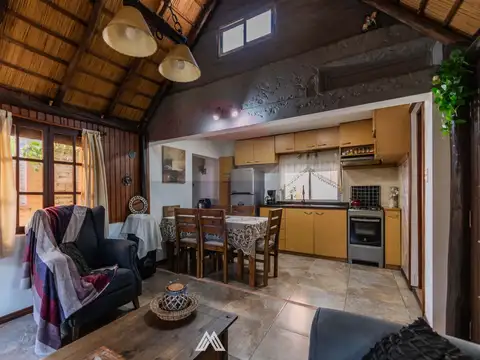 Casa en Venta con 2 cocheras