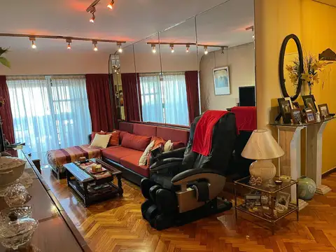 Departamento  4 ambientes con dependencias - 2 balcones - frente - Congreso