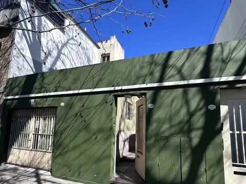 Departamento tipo casa en venta en Villa del Parque