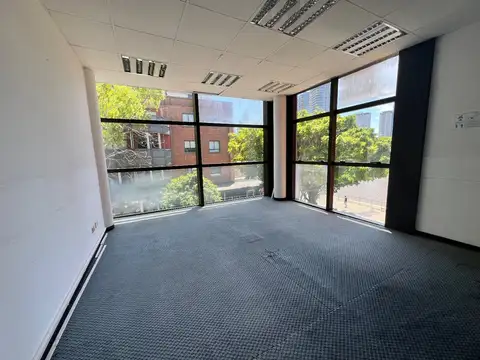 Oficina en Alquiler con 3 cocheras