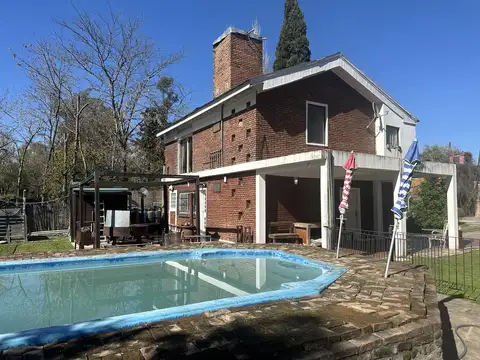 Casa 4 ambientes con 2 baños