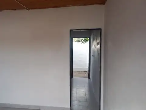 Casa 2 ambientes con 1 baño