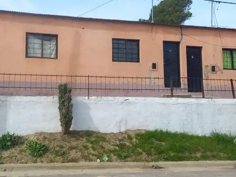 Venta - Conjunto de 3 casas de 1 dormitorio.