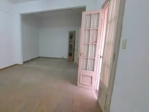 Oficina 6 ambientes con 1 baño