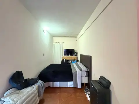 CASA LOTE PROPIO DE 3 AMBIENTES CON JARDIN EN CARAPACHAY