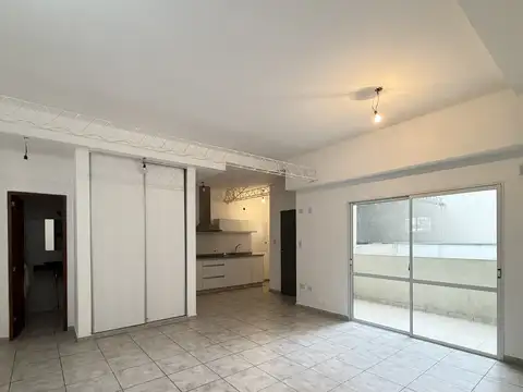 DEPARTAMENTO INTERNO,SILENCIOSO, CON BALCON, MUY AMPLIO , SEMI NUEVO, ZONA FACULTADES