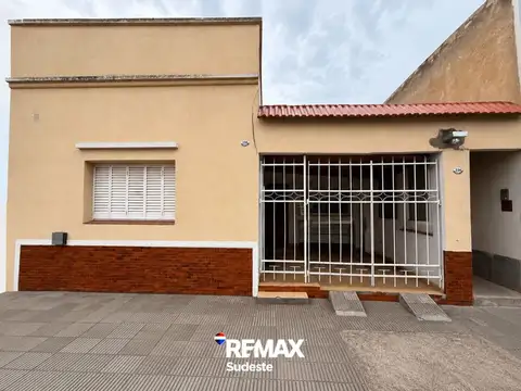 Casa ph al frente  a refaccionar. LA FALDA.
