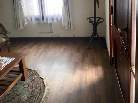 Casa en Alquiler con 4 cocheras