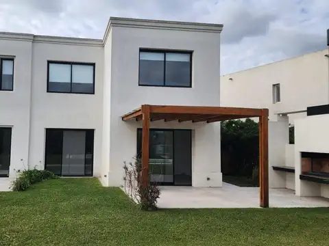 Venta y Alquiler, Casa en Los Castaños, 5 ambientes, con pileta, Nordelta, Tigre.
