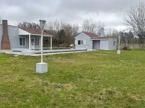 Casa con pileta lote de 2079 m2