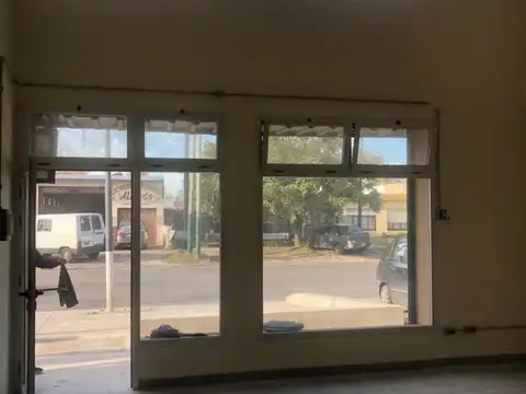ALQUILER Local comercial  sobre Av San Martin