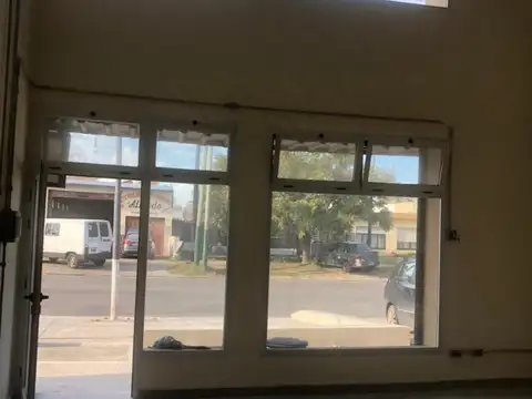 ALQUILER Local comercial  sobre Av San Martin