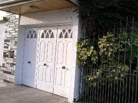 Casa  en Venta ubicado en Quilmes Oeste, Quilmes, G.B.A. Zona Sur - SVN0965_LP584756_1