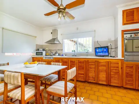 VENTA CASA 4 HAB-2 BAÑOS-IMPECABLE