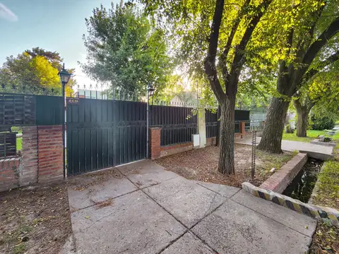 Casa 5 ambientes con 2 baños