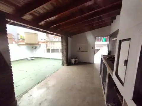 Barracas Casa con patio y terraza mas Lote propio